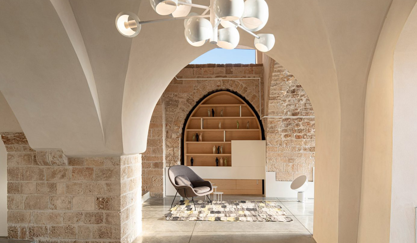 Pitsou Kedem “stitches” old and new inside Jaffa apartment