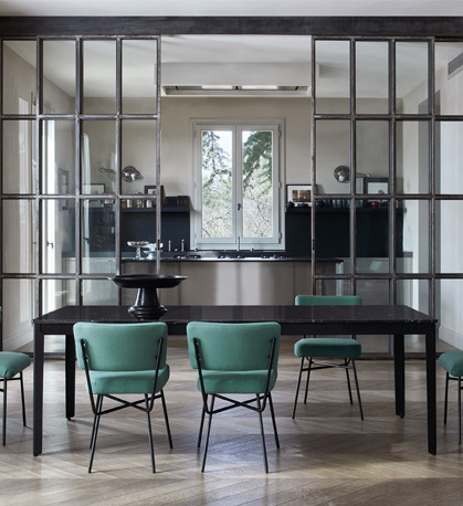 hug.table 01 hug.table 01