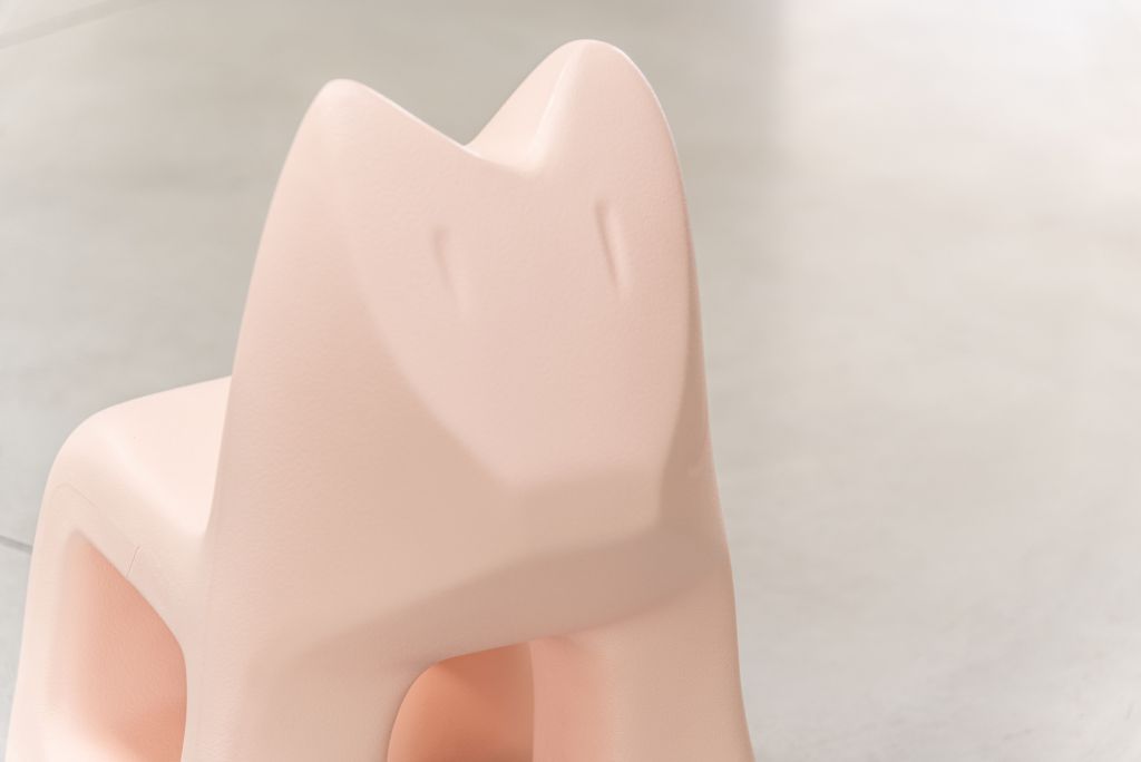 Magis kids julian children chair ambient detail MT20 pink 01 lr