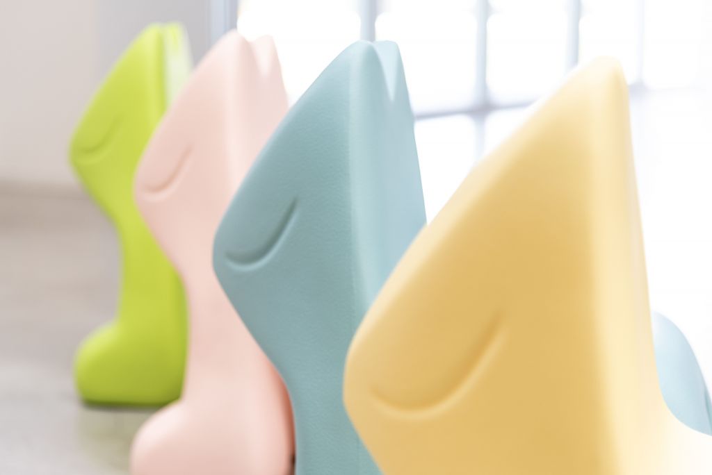 Magis kids julian children chair ambient group detail MT20 01 lr